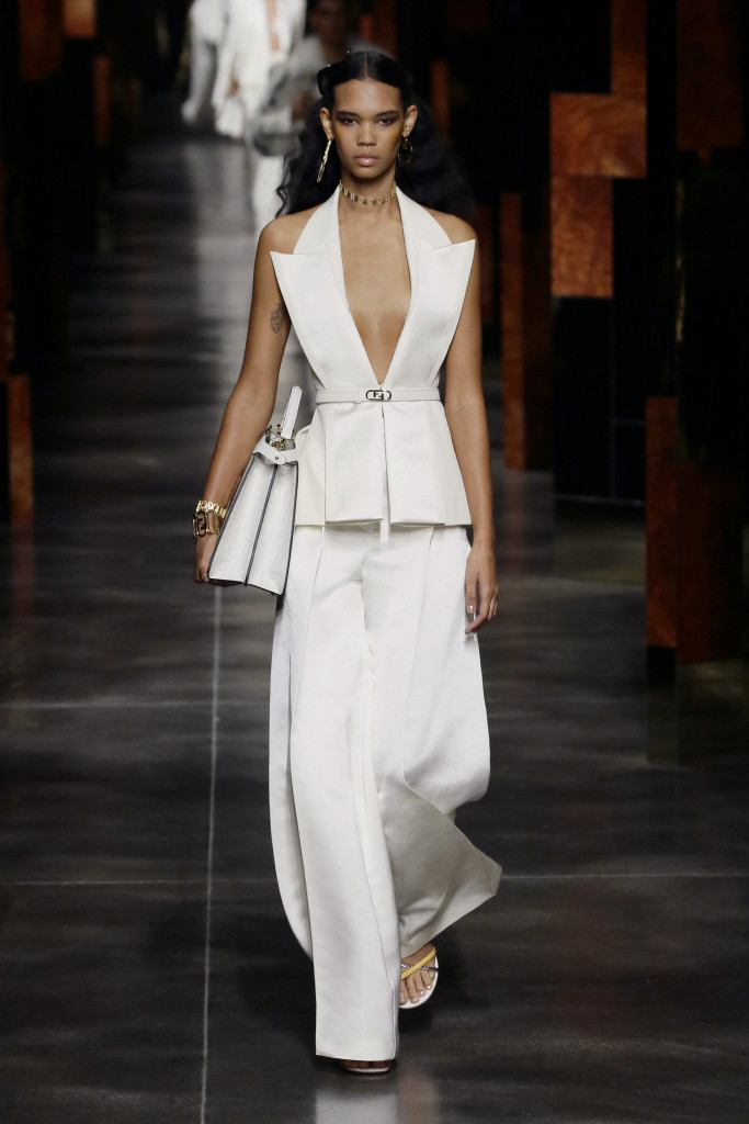 sfilata fendi donna primavera estate 2022