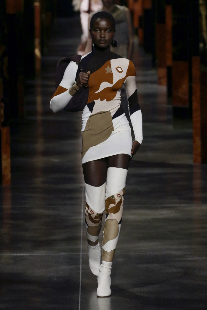 sfilata fendi donna primavera estate 2022