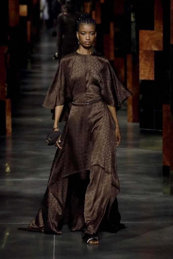 sfilata fendi donna primavera estate 2022
