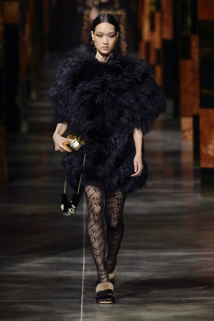 sfilata fendi donna primavera estate 2022