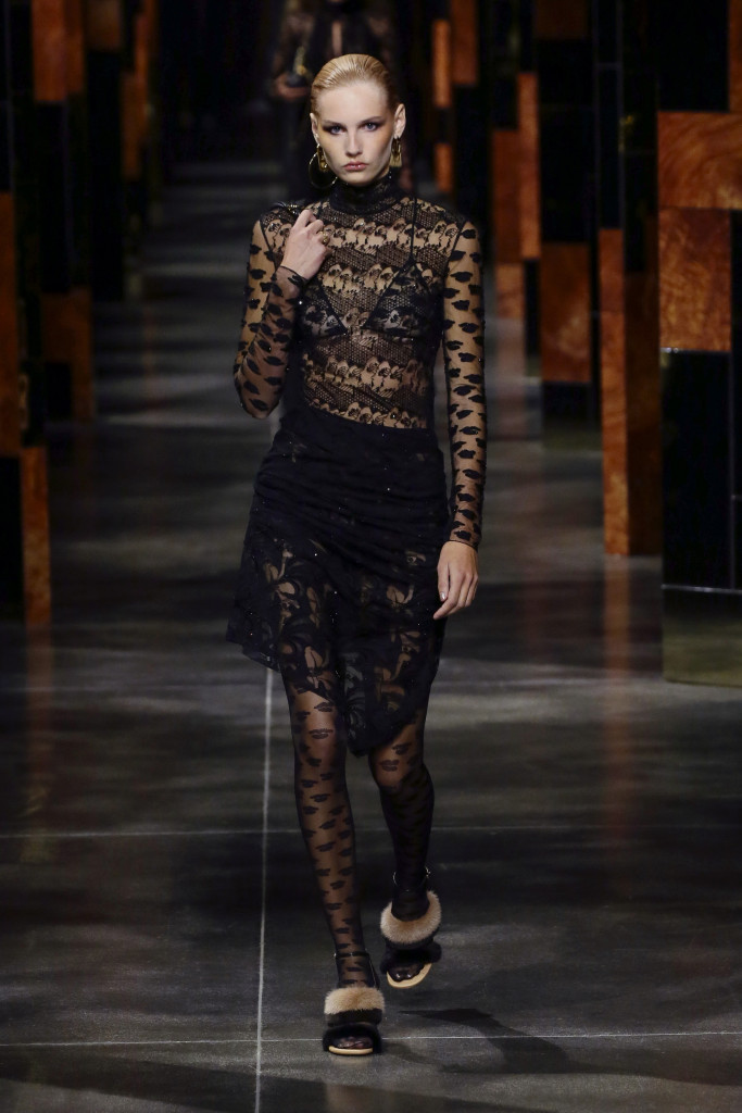 sfilata fendi donna primavera estate 2022