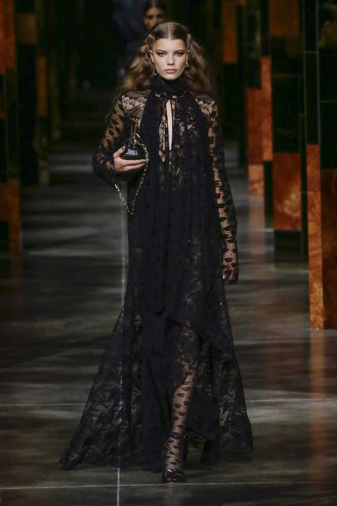 sfilata fendi donna primavera estate 2022