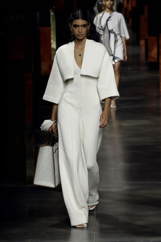 sfilata fendi donna primavera estate 2022