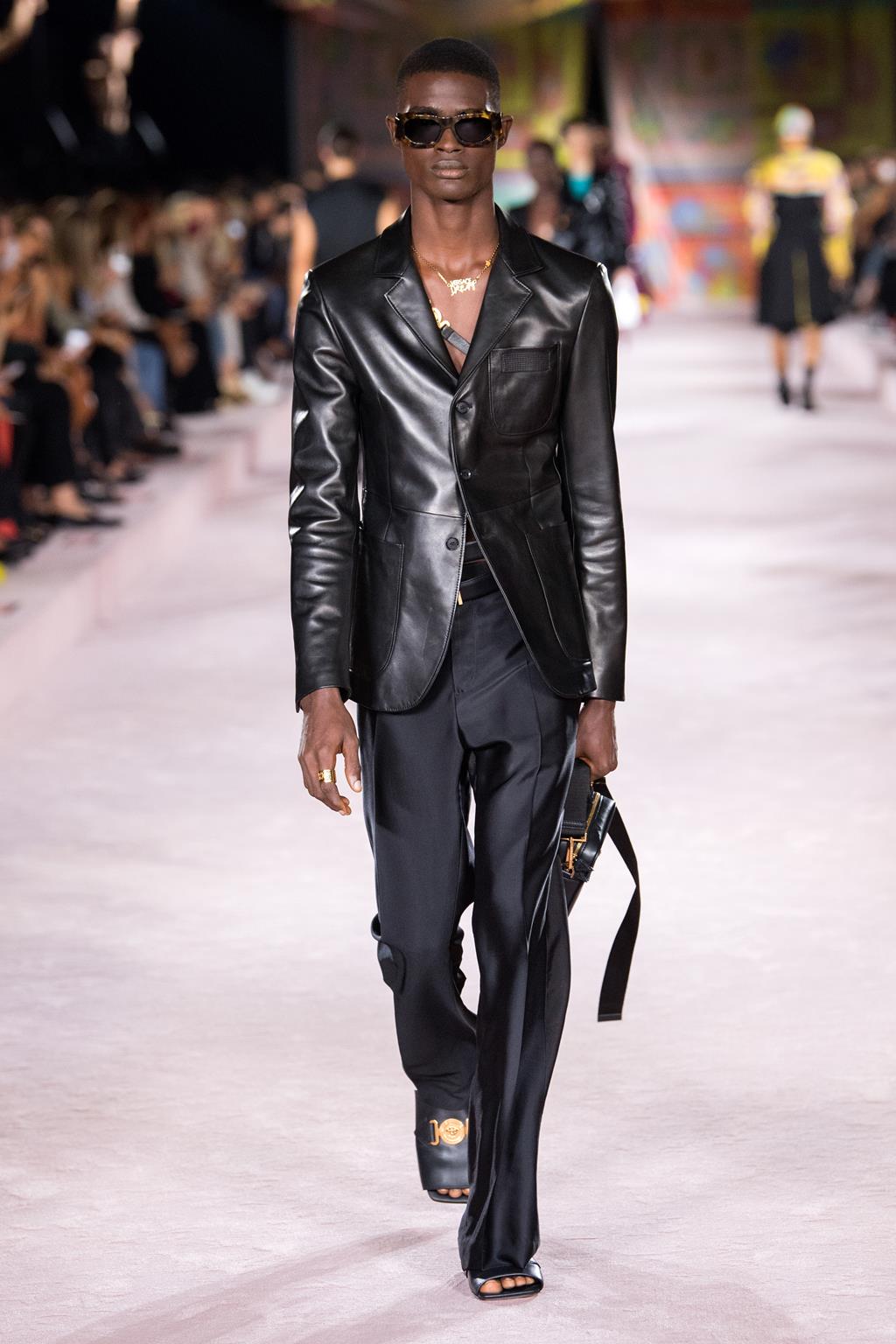 Versace donna primavera-estate 2022: tutte le foto della sfilata - Fashion  Times