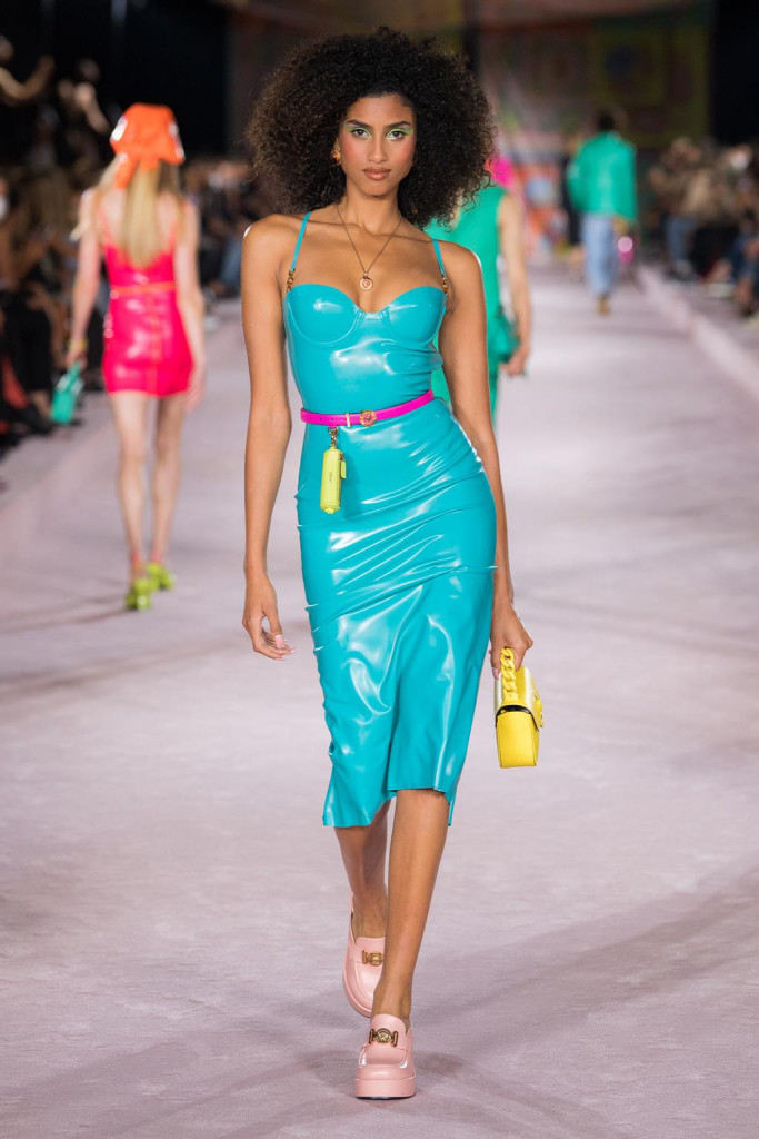 Versace donna primavera-estate 2022: tutte le foto della sfilata - Fashion  Times