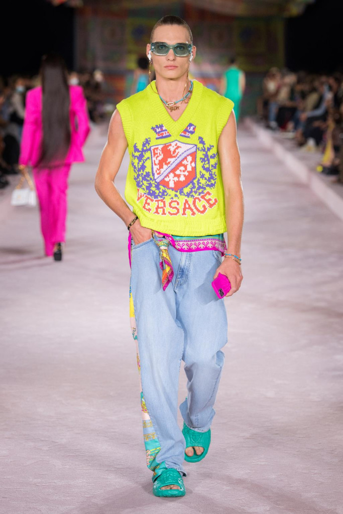 Versace donna primavera-estate 2022: tutte le foto della sfilata - Fashion  Times