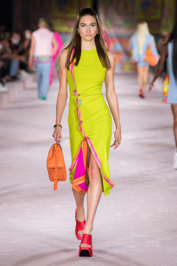 Versace donna primavera-estate 2022: tutte le foto della sfilata - Fashion  Times