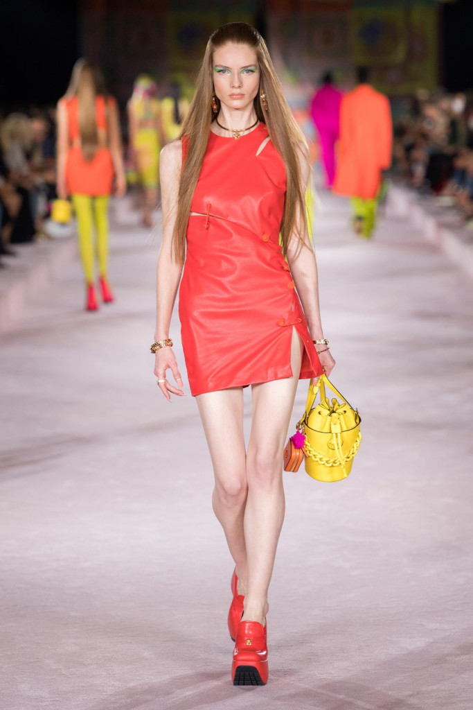 Versace donna primavera-estate 2022: tutte le foto della sfilata - Fashion  Times