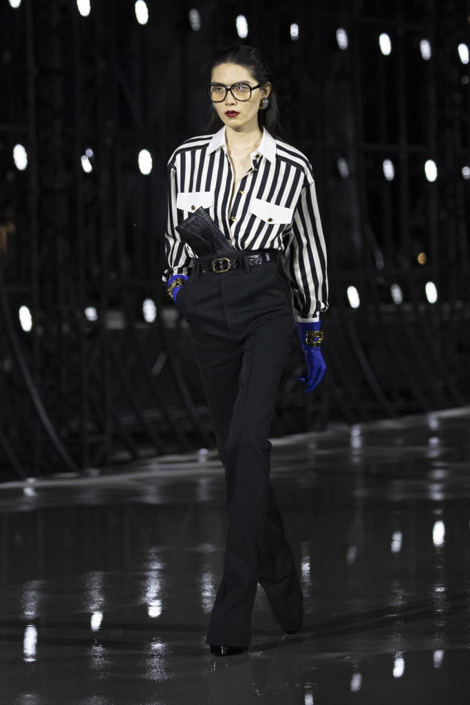 sfilata saint laurent primavera estate 2022 foto look passerella parigi fashion week