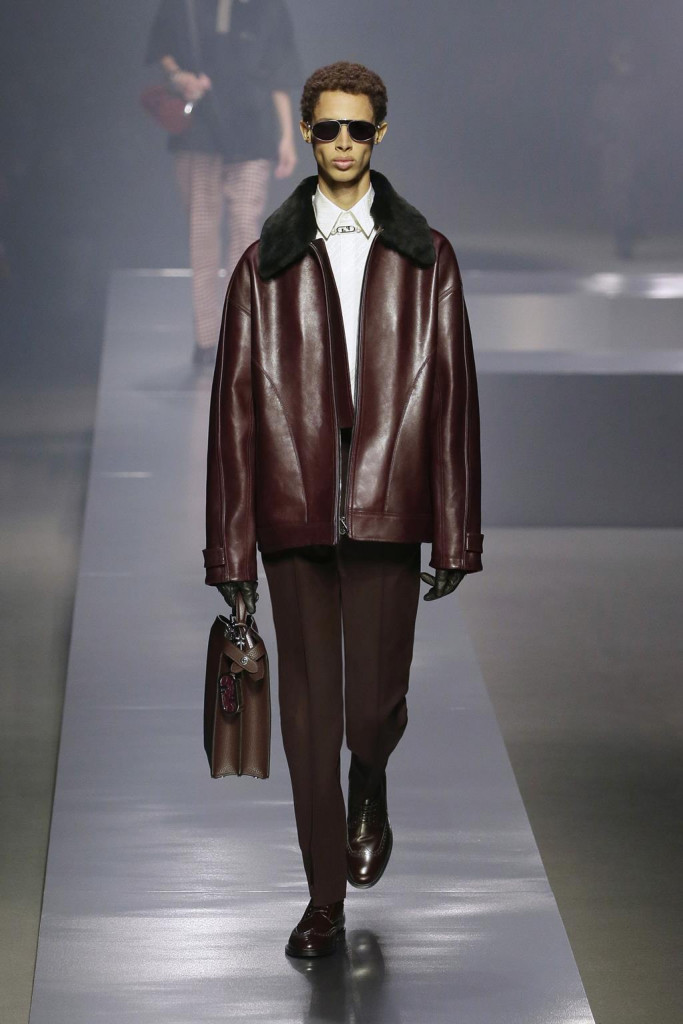 fendi uomo sfilata collezione autunno inverno metaverso accessori tech