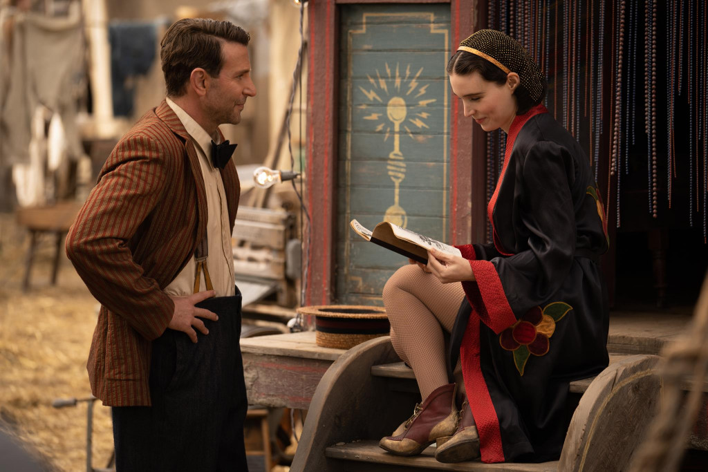 nightmare alley la fiera delle illusioni foto cate blanchett rooney mara bradley cooper