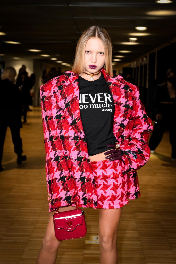 modelle backstage sfilata versace milano fashion week