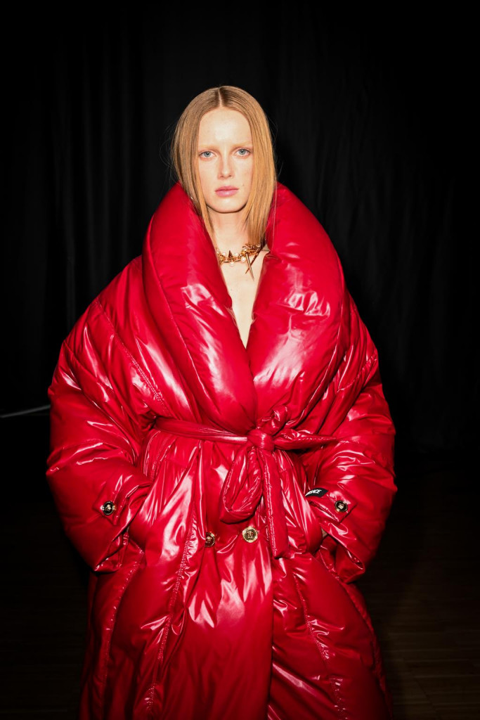 modelle backstage sfilata versace milano fashion week