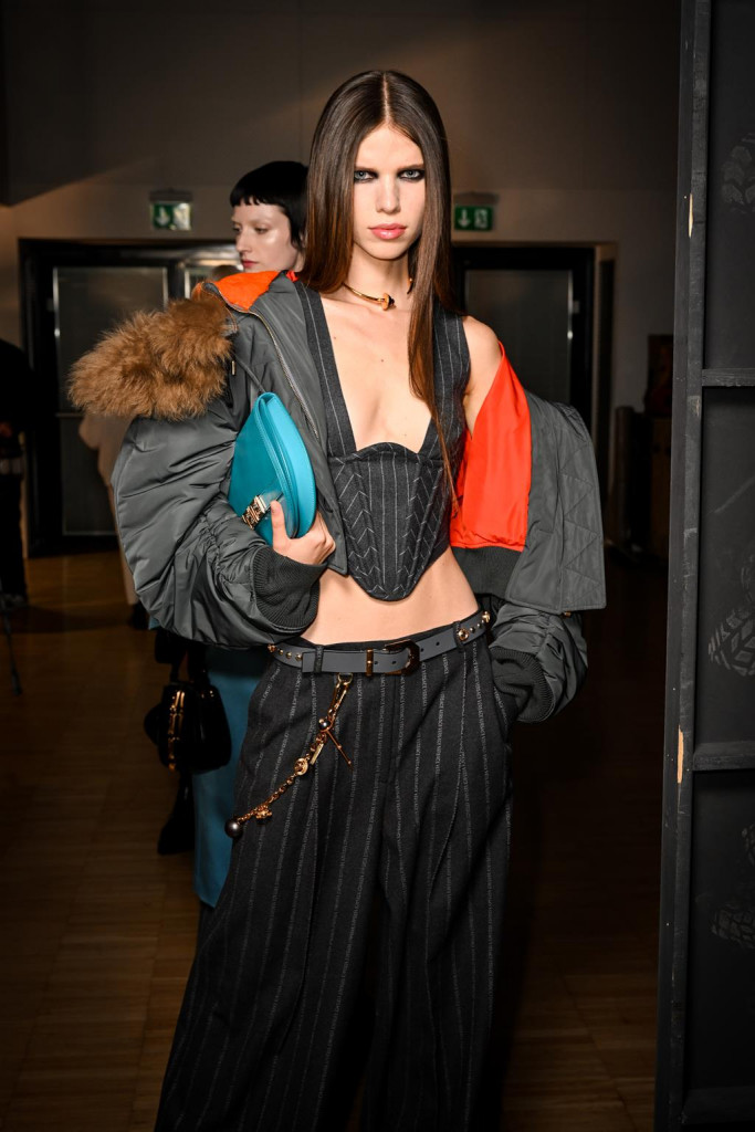 modelle backstage sfilata versace milano fashion week