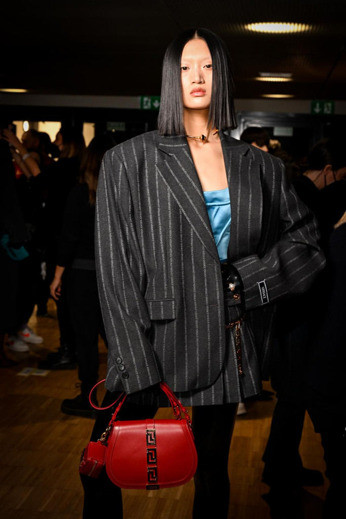 modelle backstage sfilata versace milano fashion week