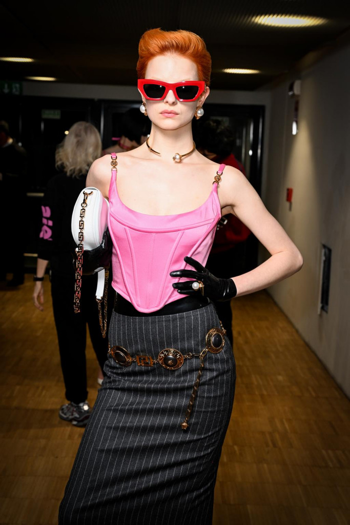 modelle backstage sfilata versace milano fashion week