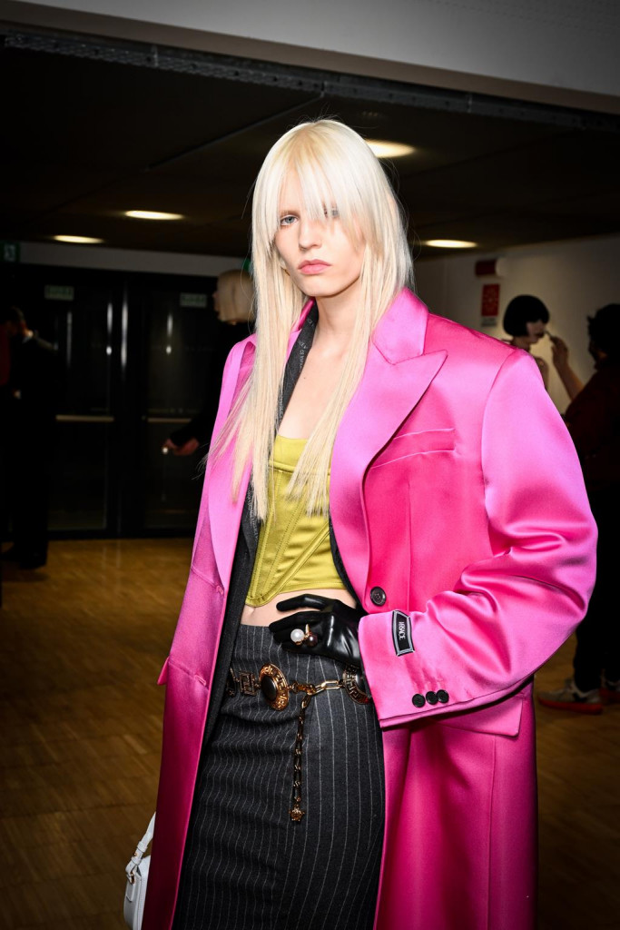 modelle backstage sfilata versace milano fashion week