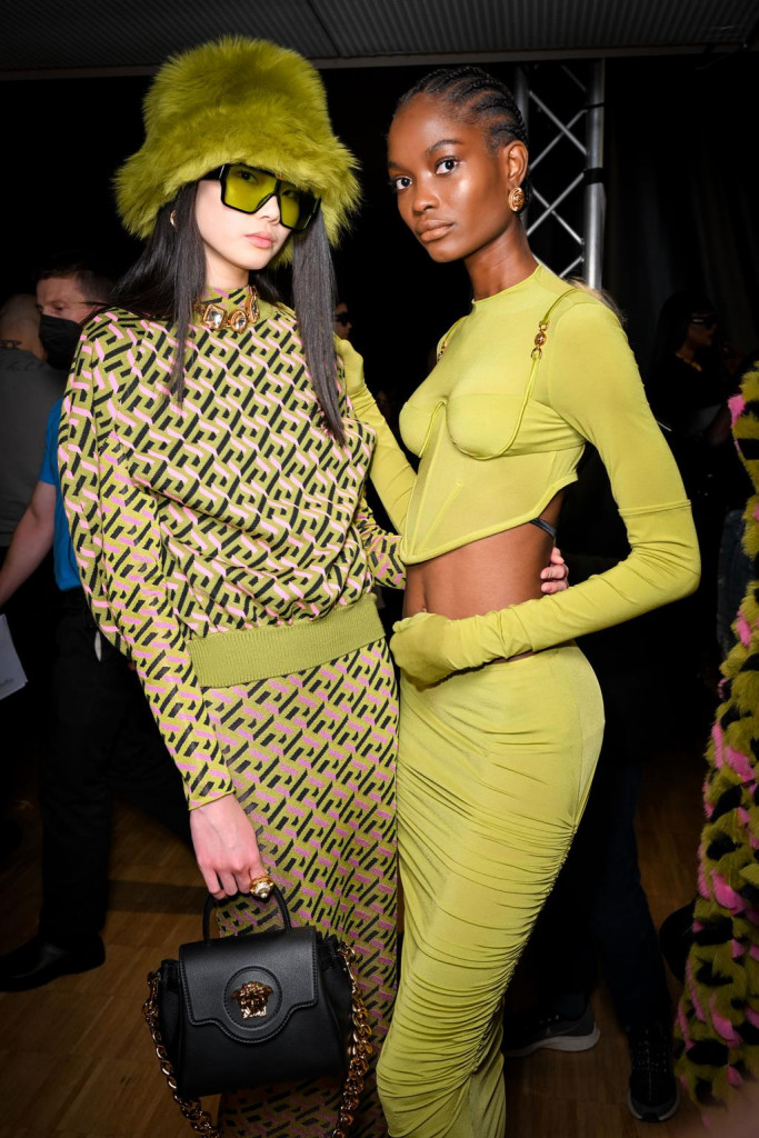 modelle backstage sfilata versace milano fashion week