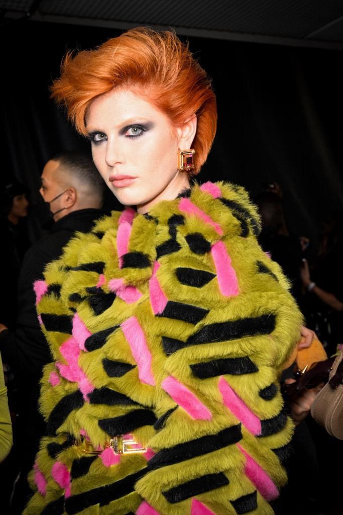 modelle backstage sfilata versace milano fashion week