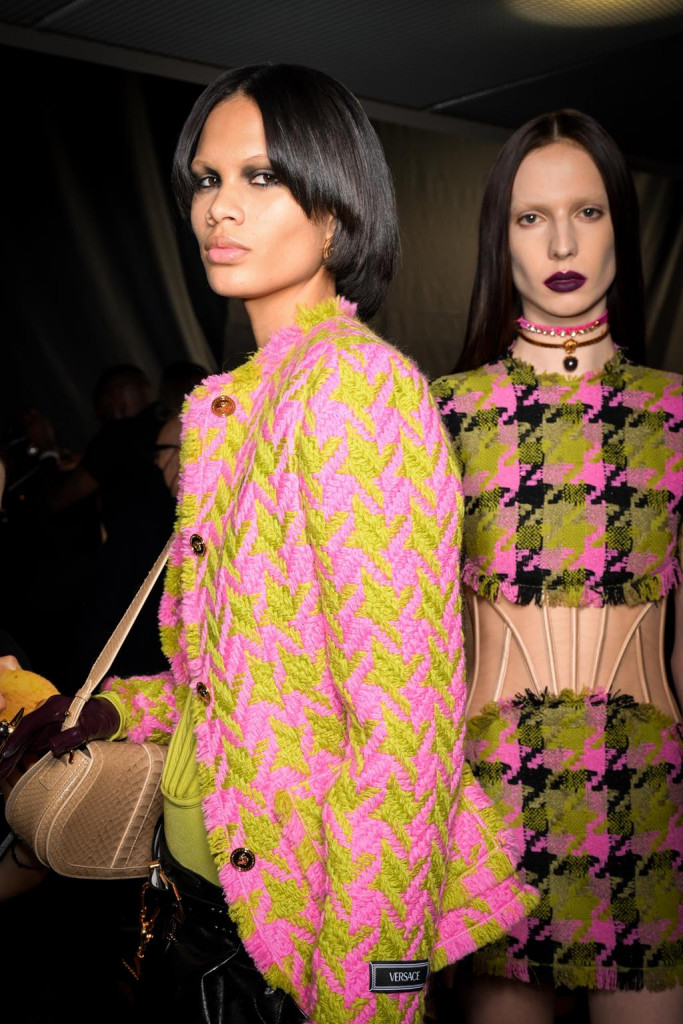 modelle backstage sfilata versace milano fashion week