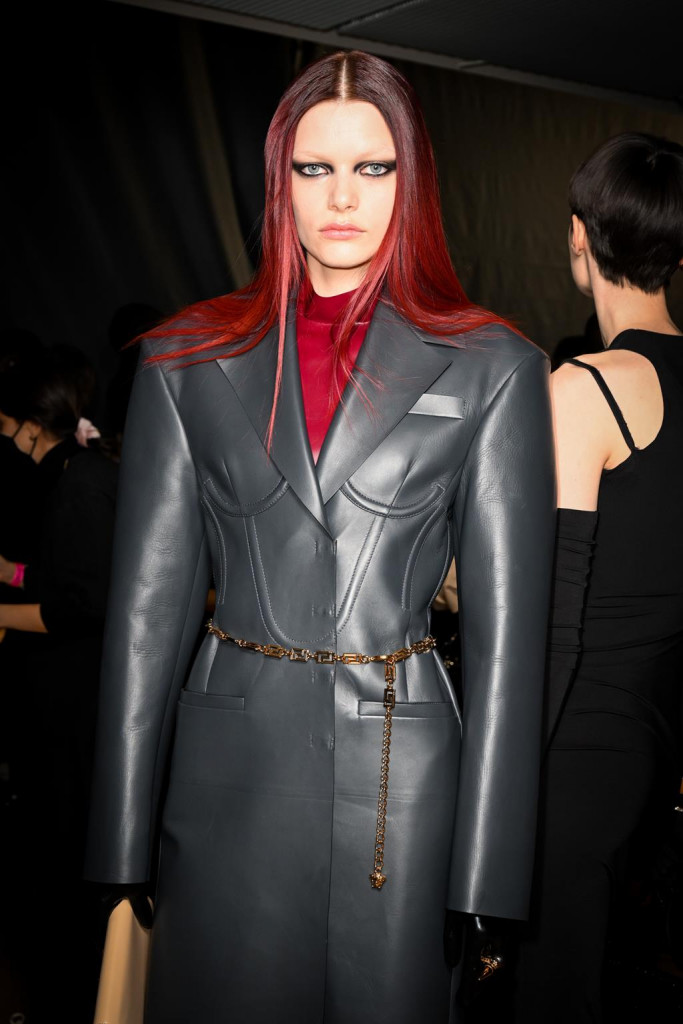 modelle backstage sfilata versace milano fashion week