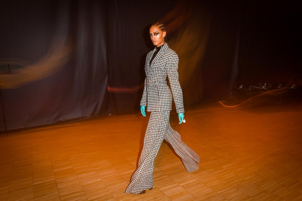 modelle backstage sfilata versace milano fashion week