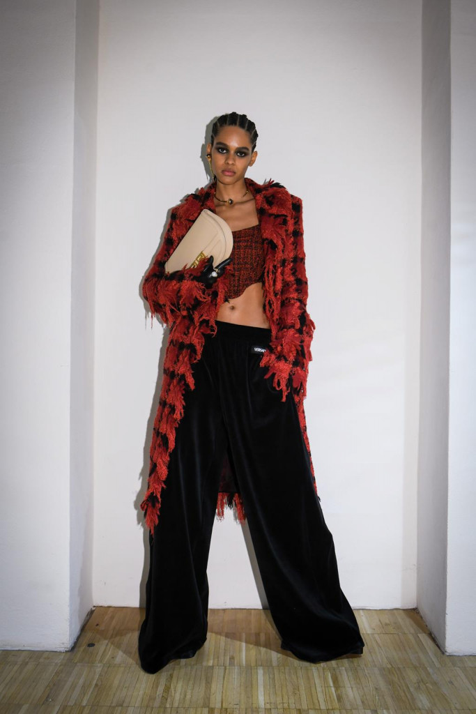 modelle backstage sfilata versace milano fashion week