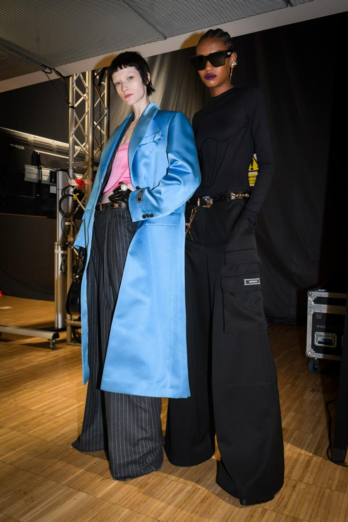 modelle backstage sfilata versace milano fashion week