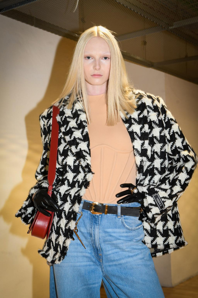 modelle backstage sfilata versace milano fashion week