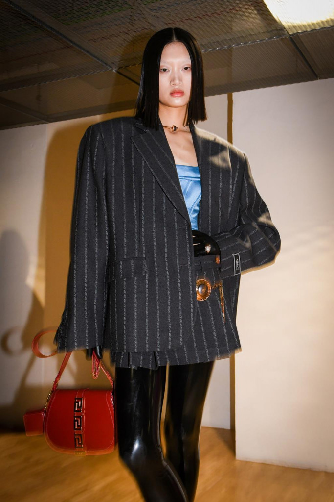 modelle backstage sfilata versace milano fashion week