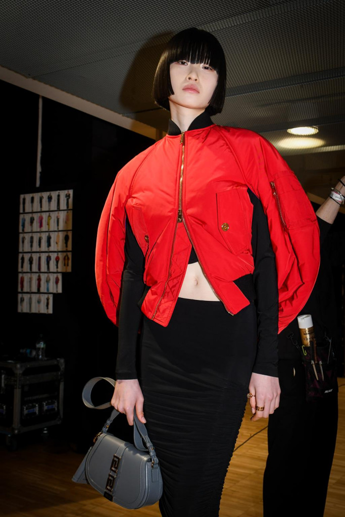 modelle backstage sfilata versace milano fashion week