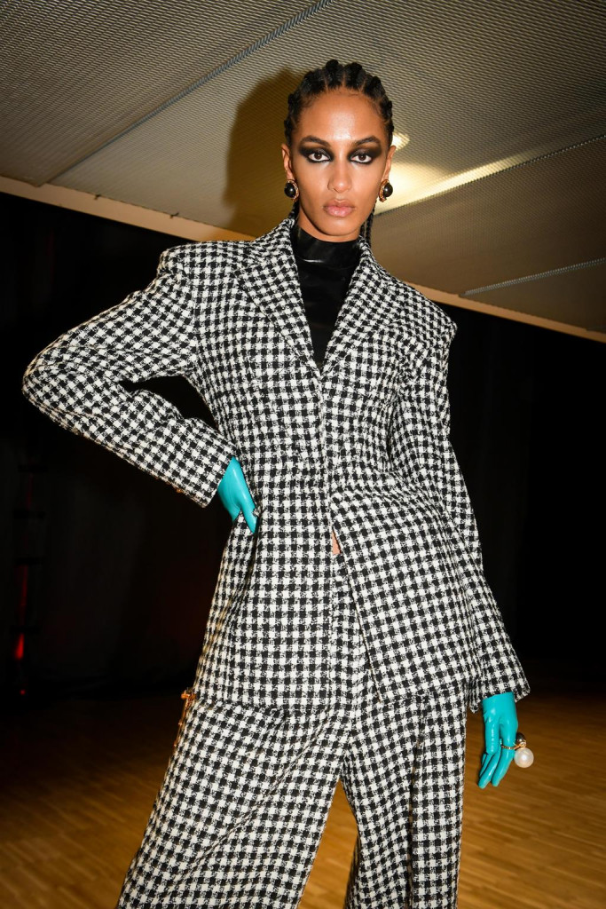 modelle backstage sfilata versace milano fashion week