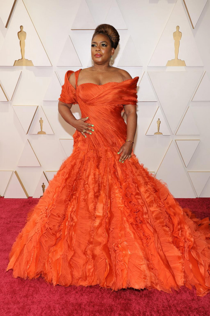Aunjanue Ellis in Versace (Getty Images)