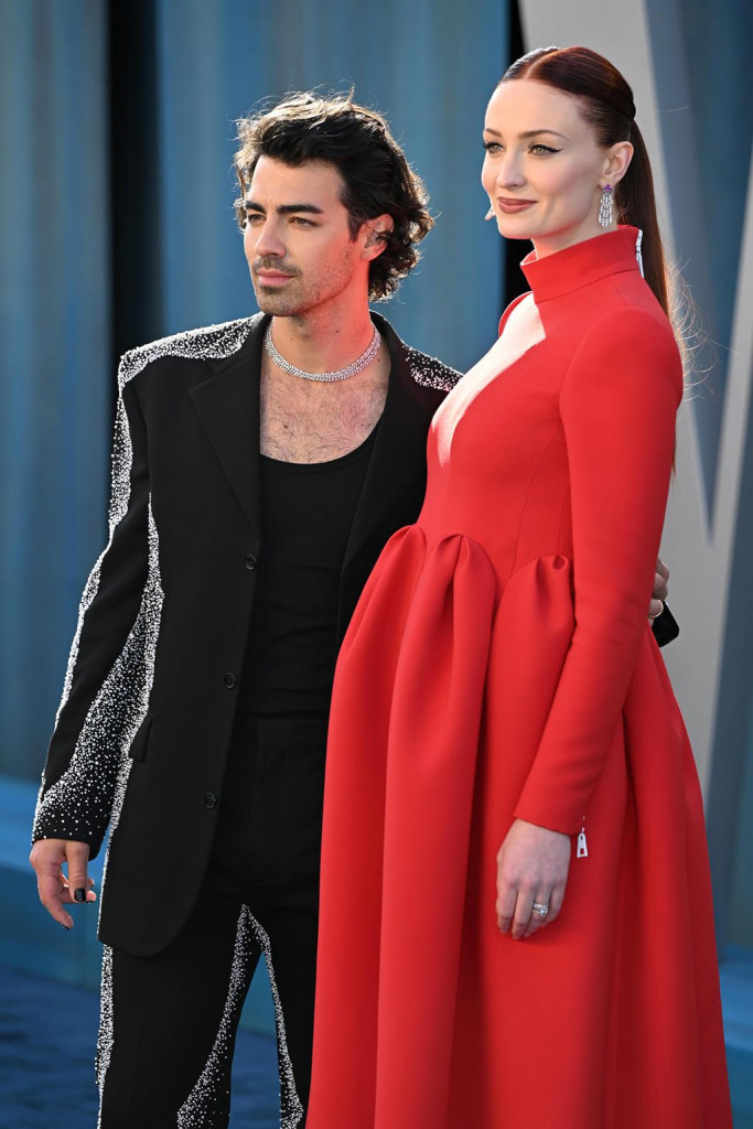 Sophie Turner e Joe Jonas in Louis Vuitton