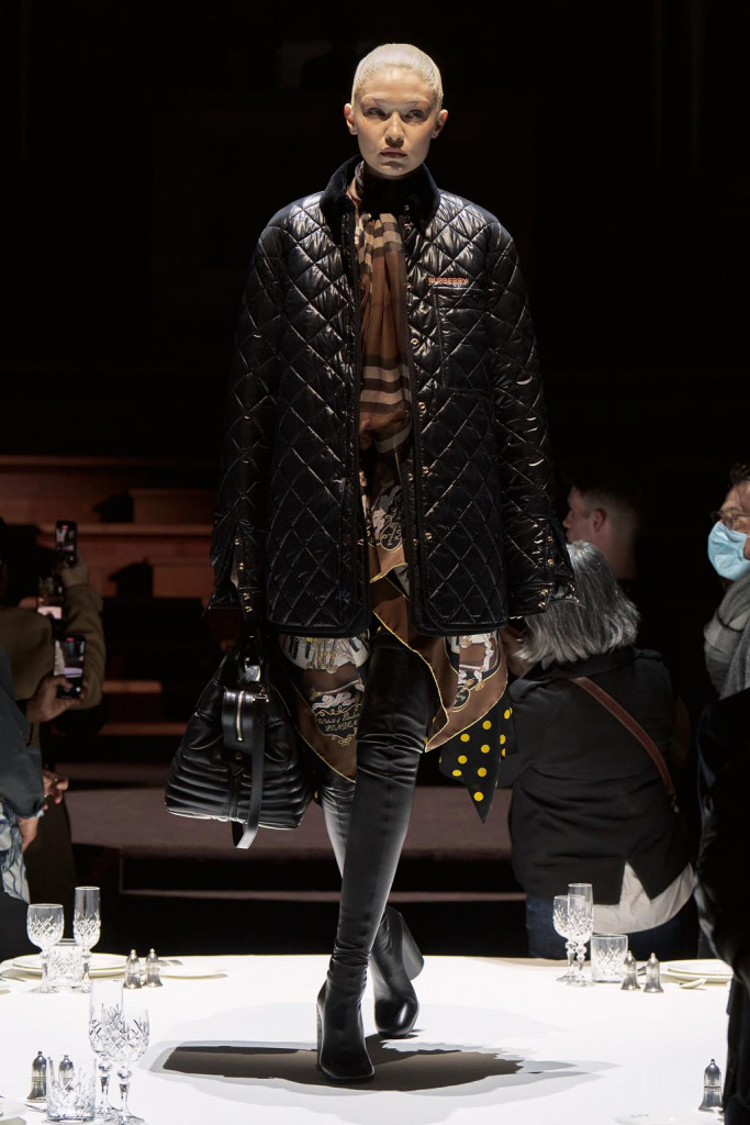 sfilata burberry donna autunno inverno