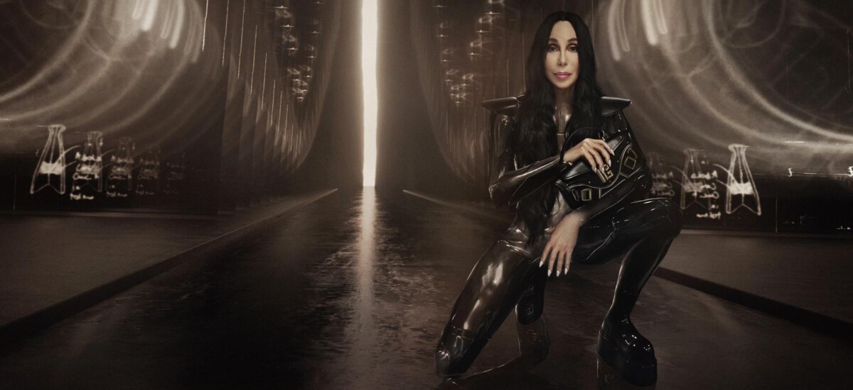 balmain presenta nuova theblaze bag borsa testimonial cher