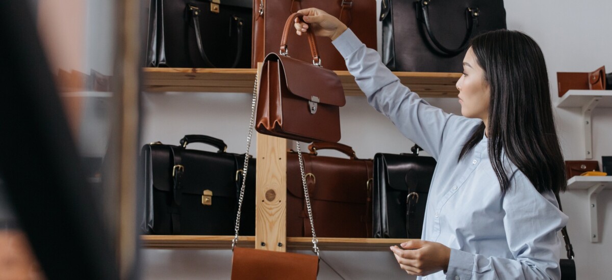 Consigli utili su come scegliere la borsa giusta in base all’occasione.VALENTINO