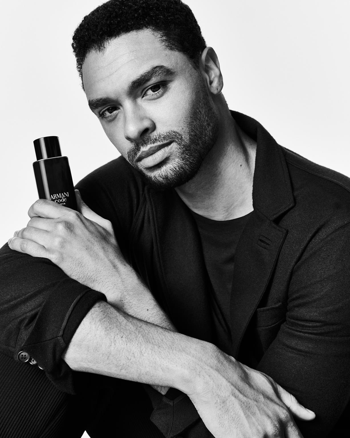 Armani Code Eau De Toilette incarna una nuova mascolinita con Rege Jean Page Fashion Times