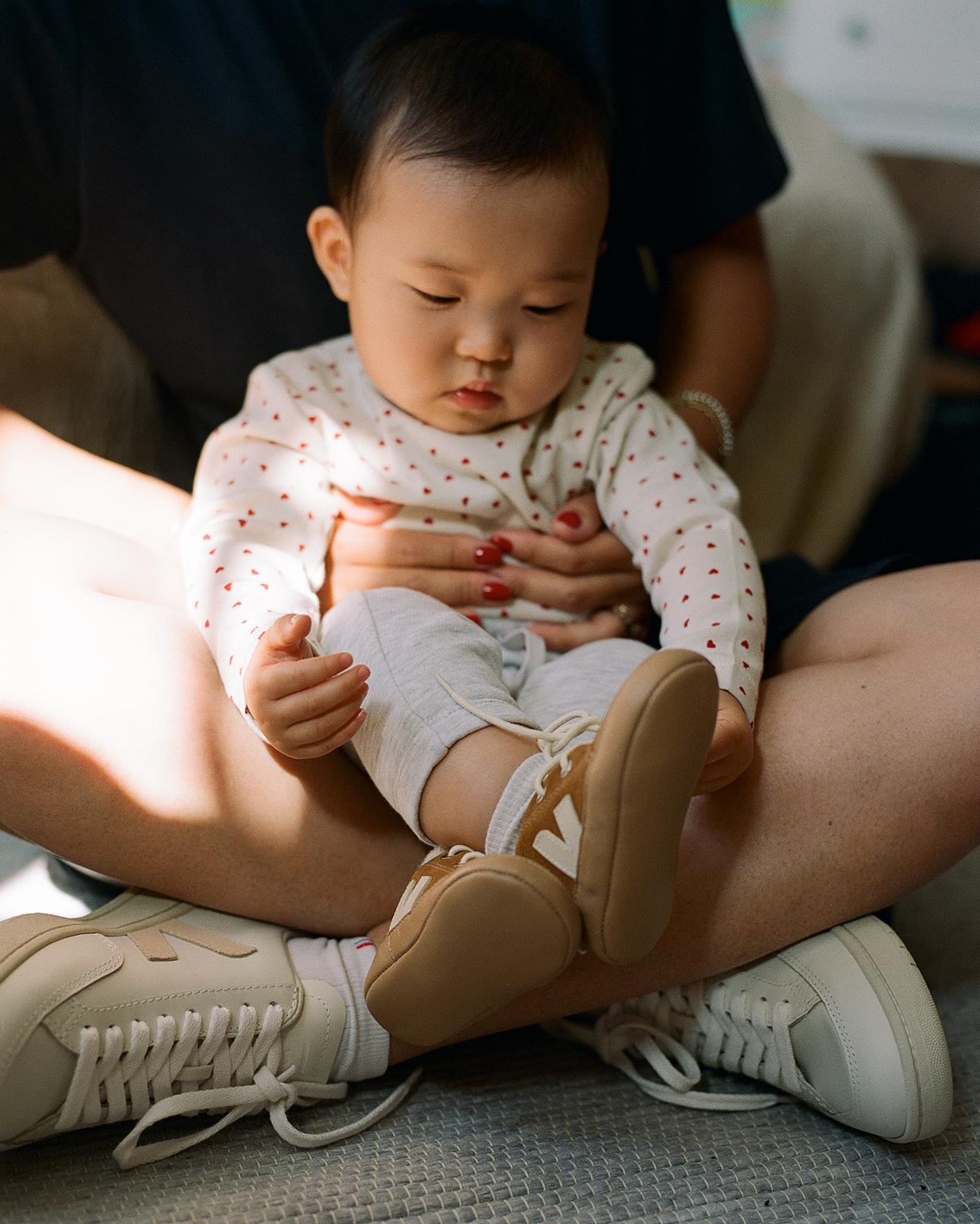 veja sneakers in suede per bebè