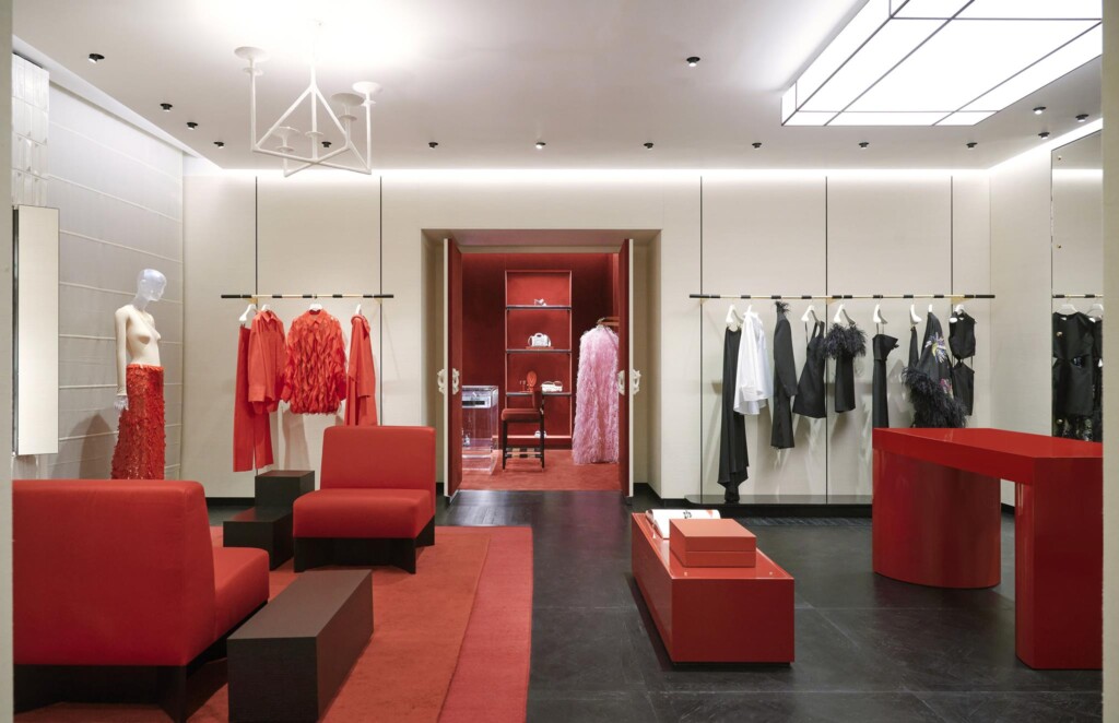 Maison Valentino apre la nuova boutique a Parigi