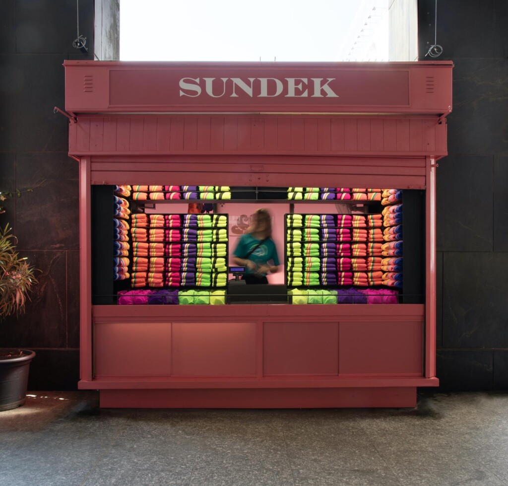 edicola Sundek Piazza San Babila