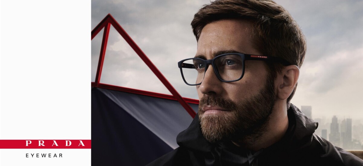 Prada Linea Rossa lancia la nuova collezione eyewear 2023, con Jake Gyllenhaal come protagonista, fotografato da Norbert Schoerner.