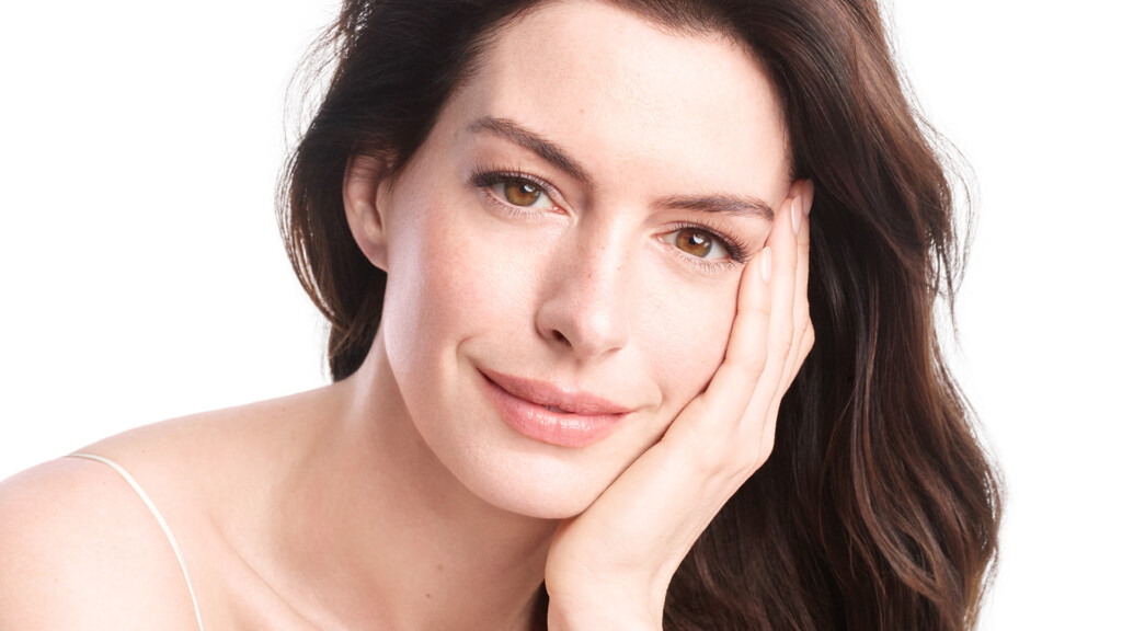 anne hathaway - shiseido