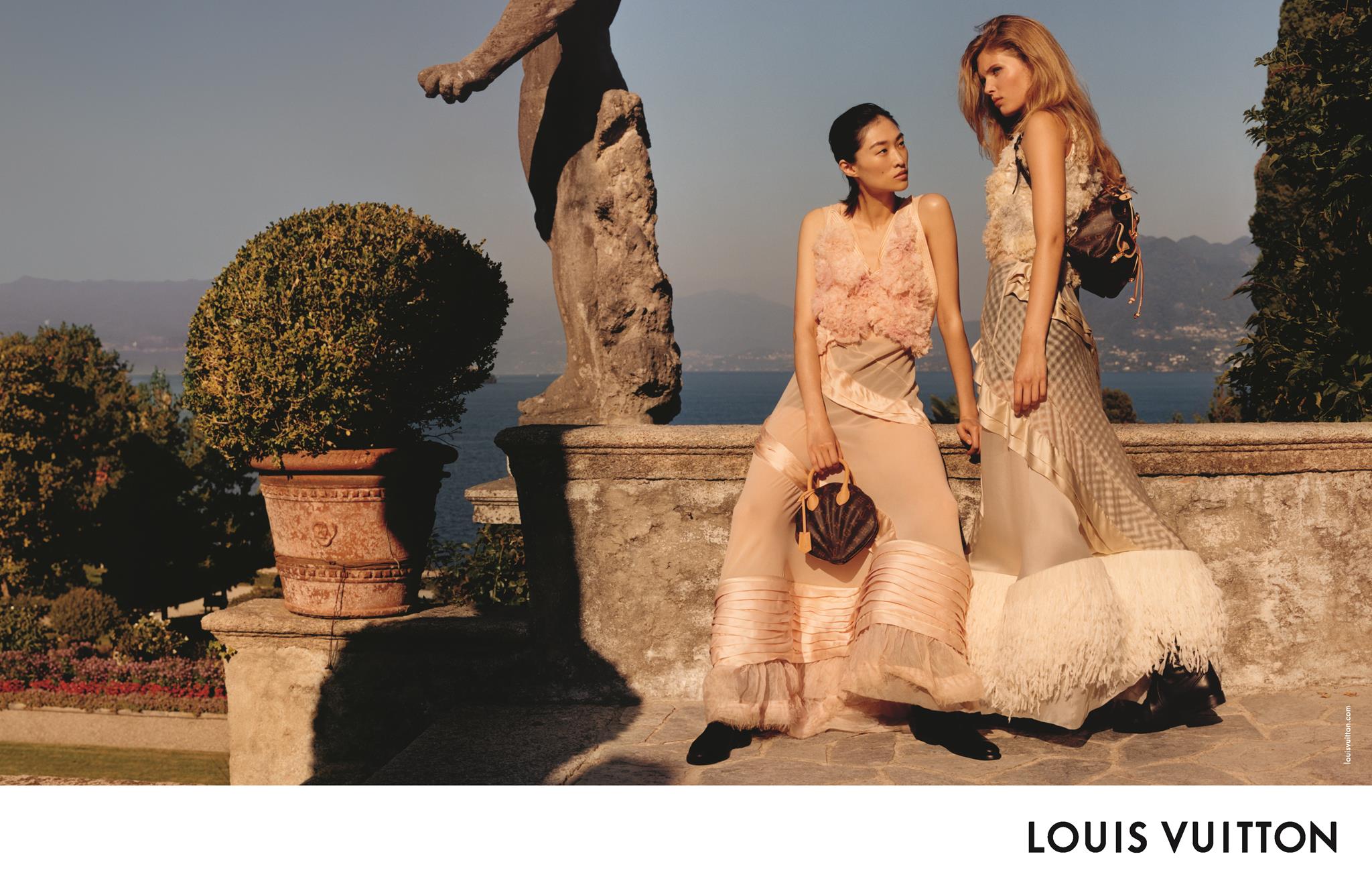Louis Vuitton - campagna cruise 2024 con Emma Laird 