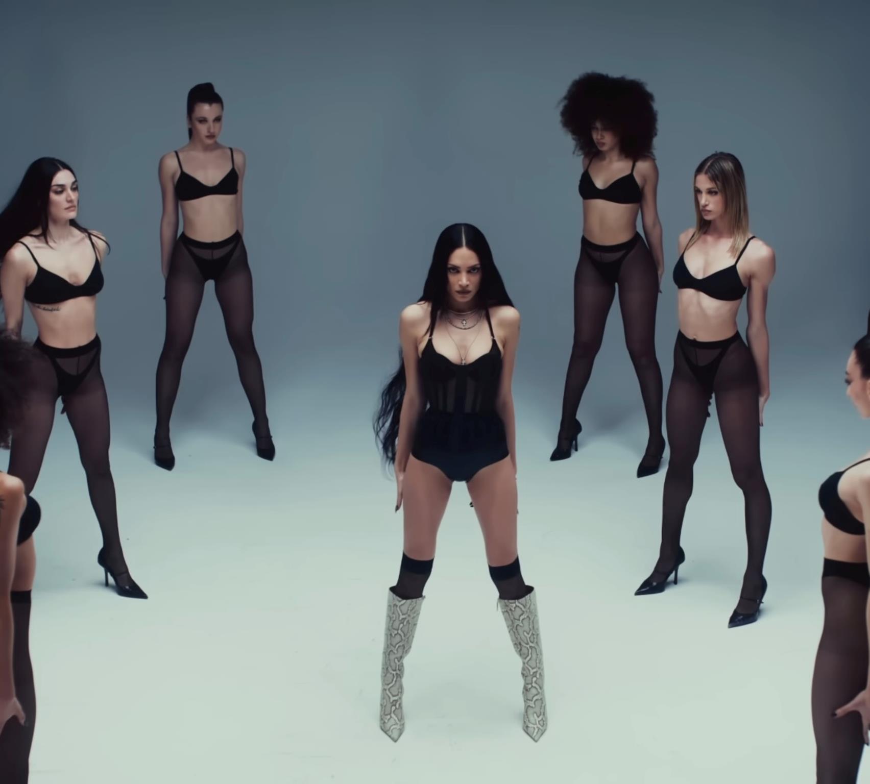 elodie-apm-monaco-gioielli-video-ufficiale-canzone-mi-ami-mi-odi