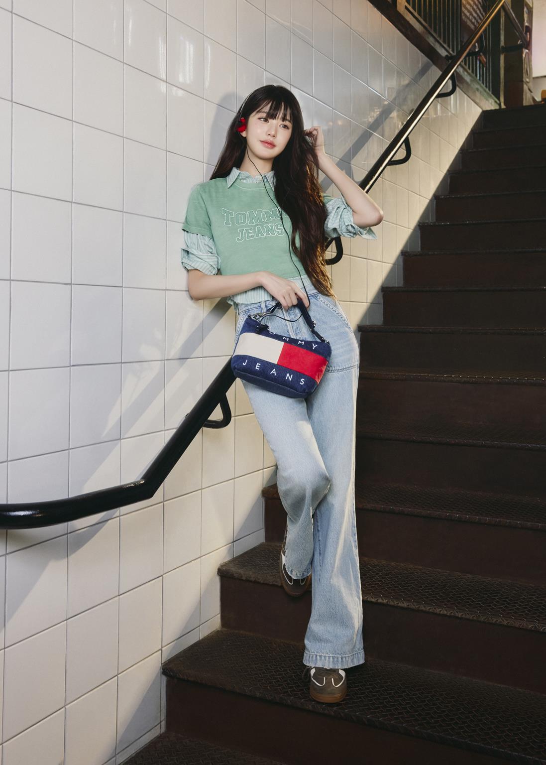 TOMMY HILFIGER_TOMMYJEANS FA25 CAMPAIGN IMAGERY_JANGWONYOUNG_08_1776_M6