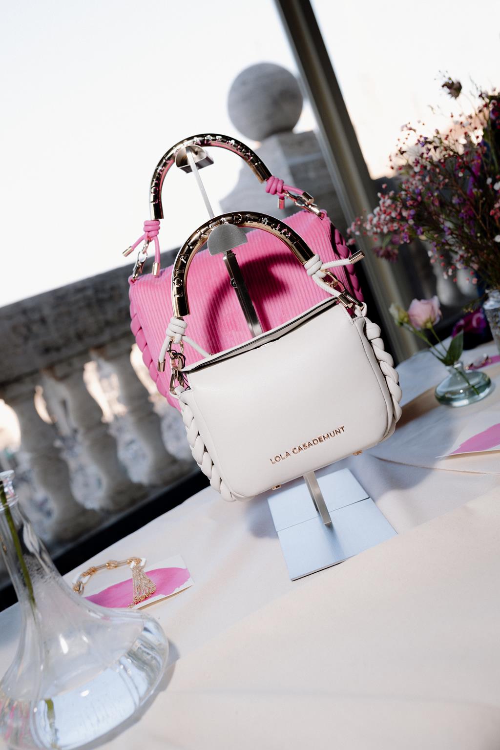 lancio della nuova it-bag “Lola Casademunt 1981 evento a milano