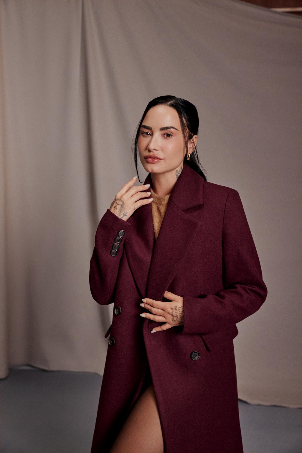 AMAZON ESSENTIALS demi lovato collezione everyday style elevated