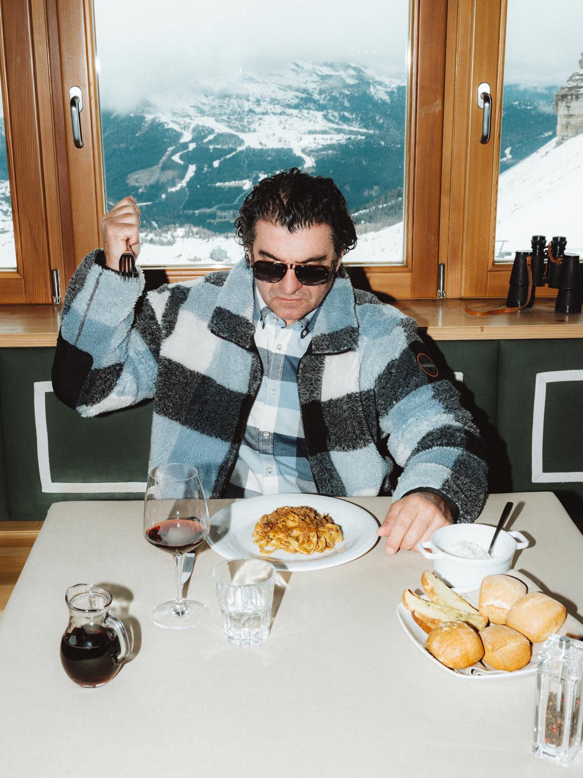 Alberto Tomba protagonista della campagna Napapijri AutunnoInverno 2025 