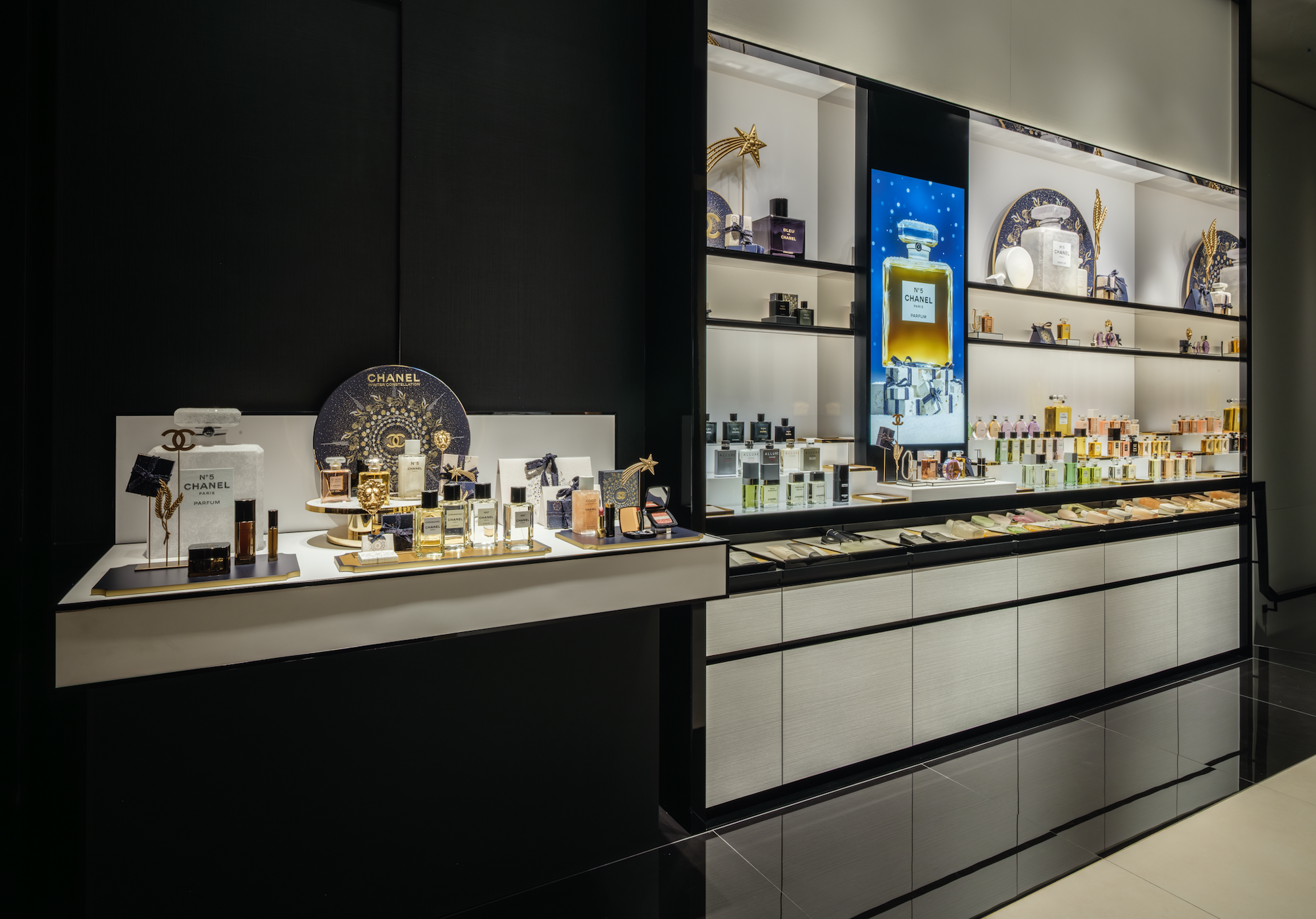 Chanel fragrances beauty boutique bologna retail 4